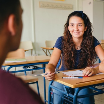 «Escuchar a las nuevas generaciones» en la escuela también